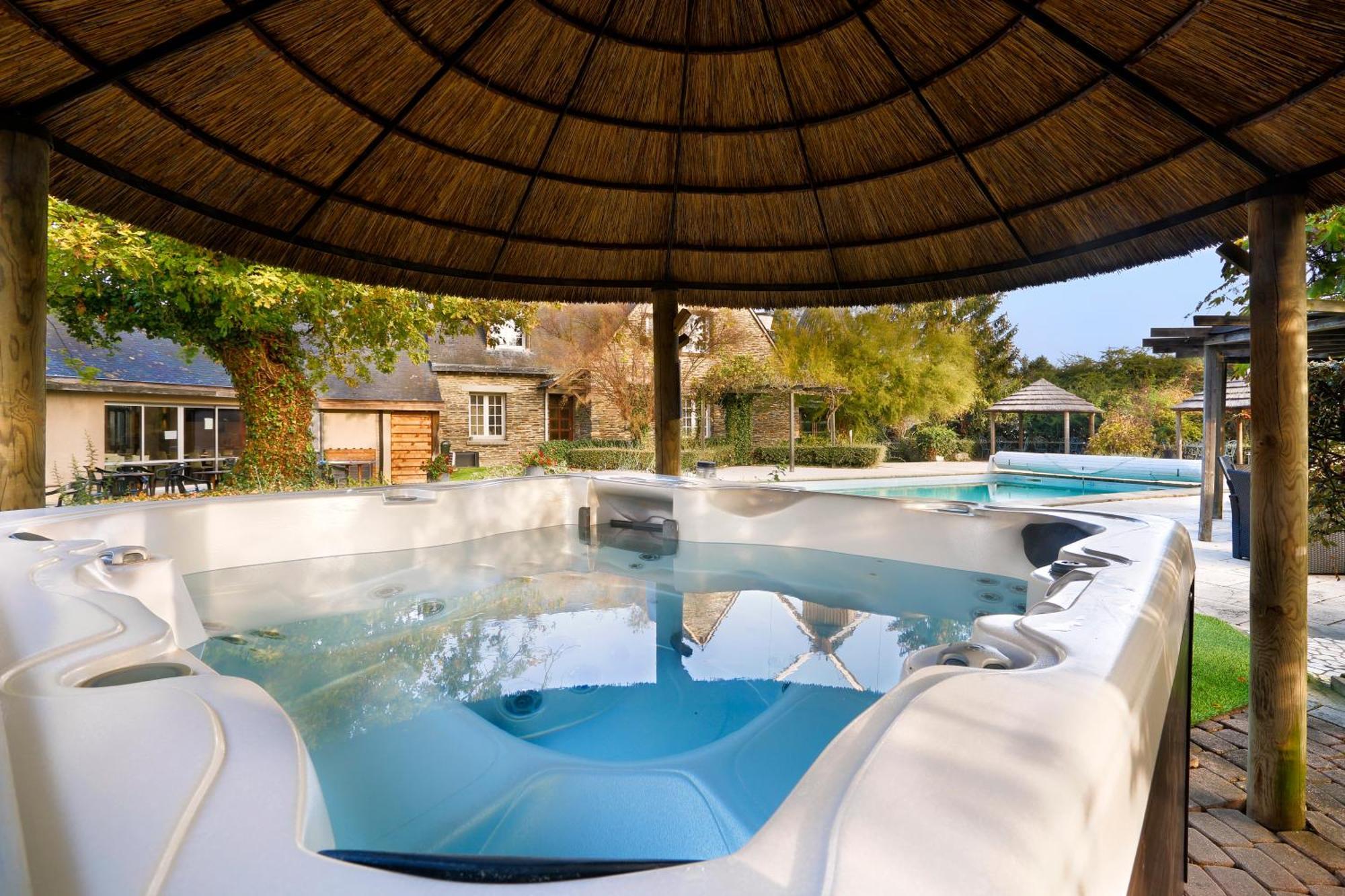 Logis Domaine Du Moulin Cavier Hotel Avrille  Bagian luar foto