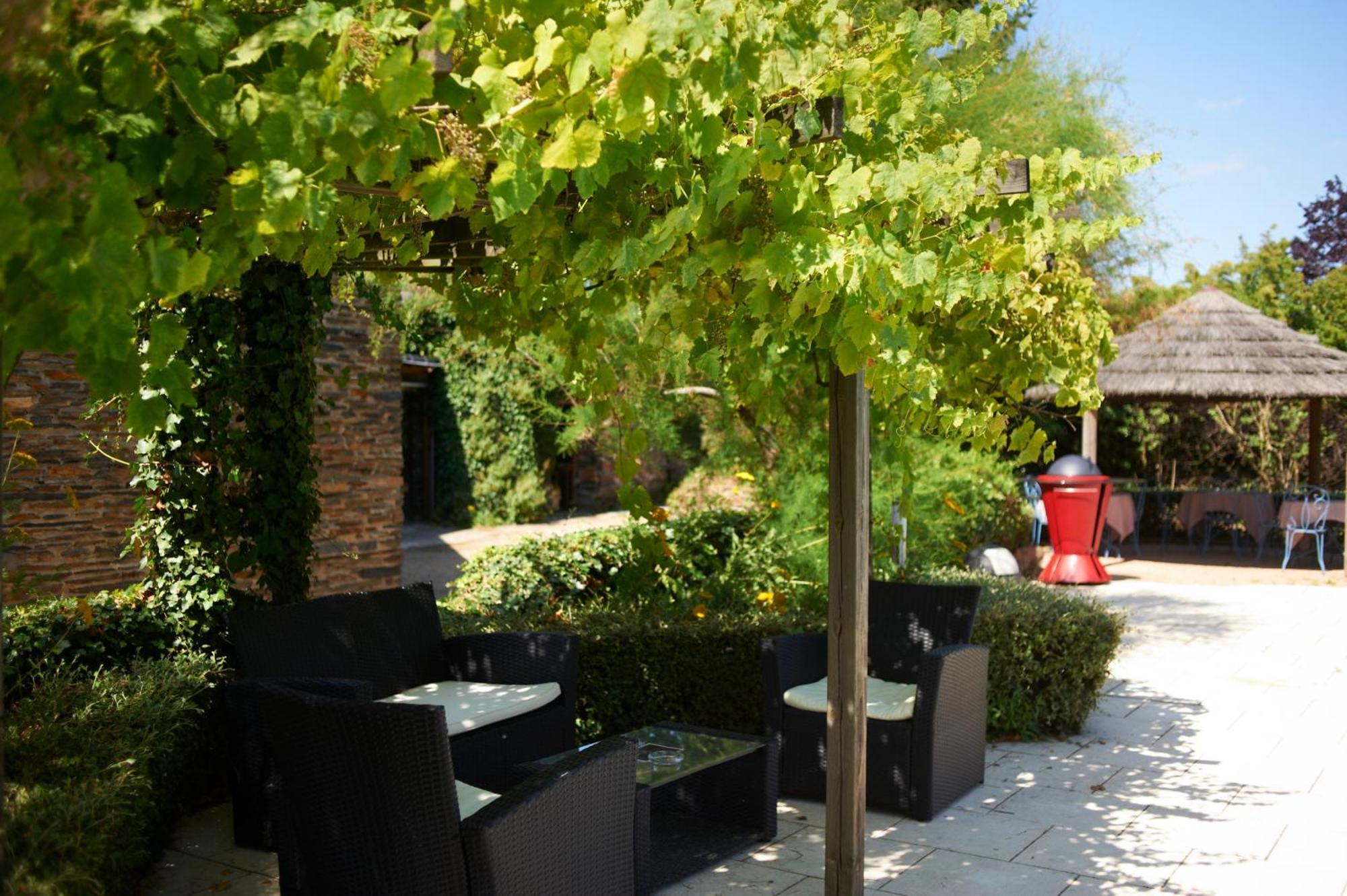 Logis Domaine Du Moulin Cavier Hotel Avrille  Bagian luar foto