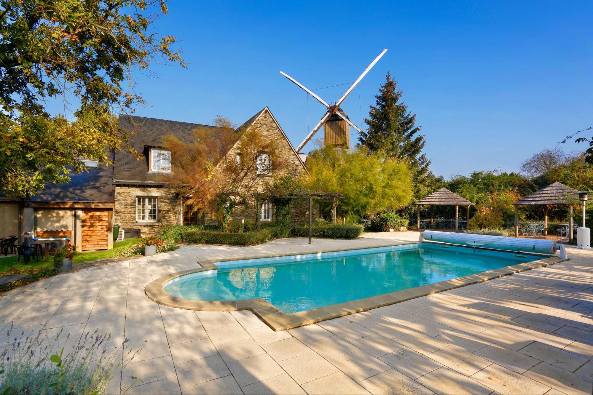 Logis Domaine Du Moulin Cavier Hotel Avrille  Bagian luar foto