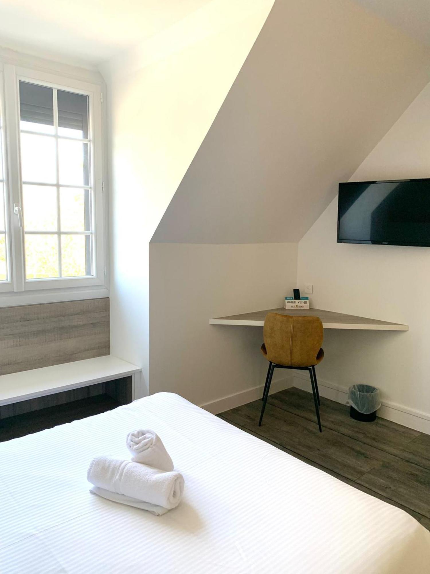 Logis Domaine Du Moulin Cavier Hotel Avrille  Bagian luar foto