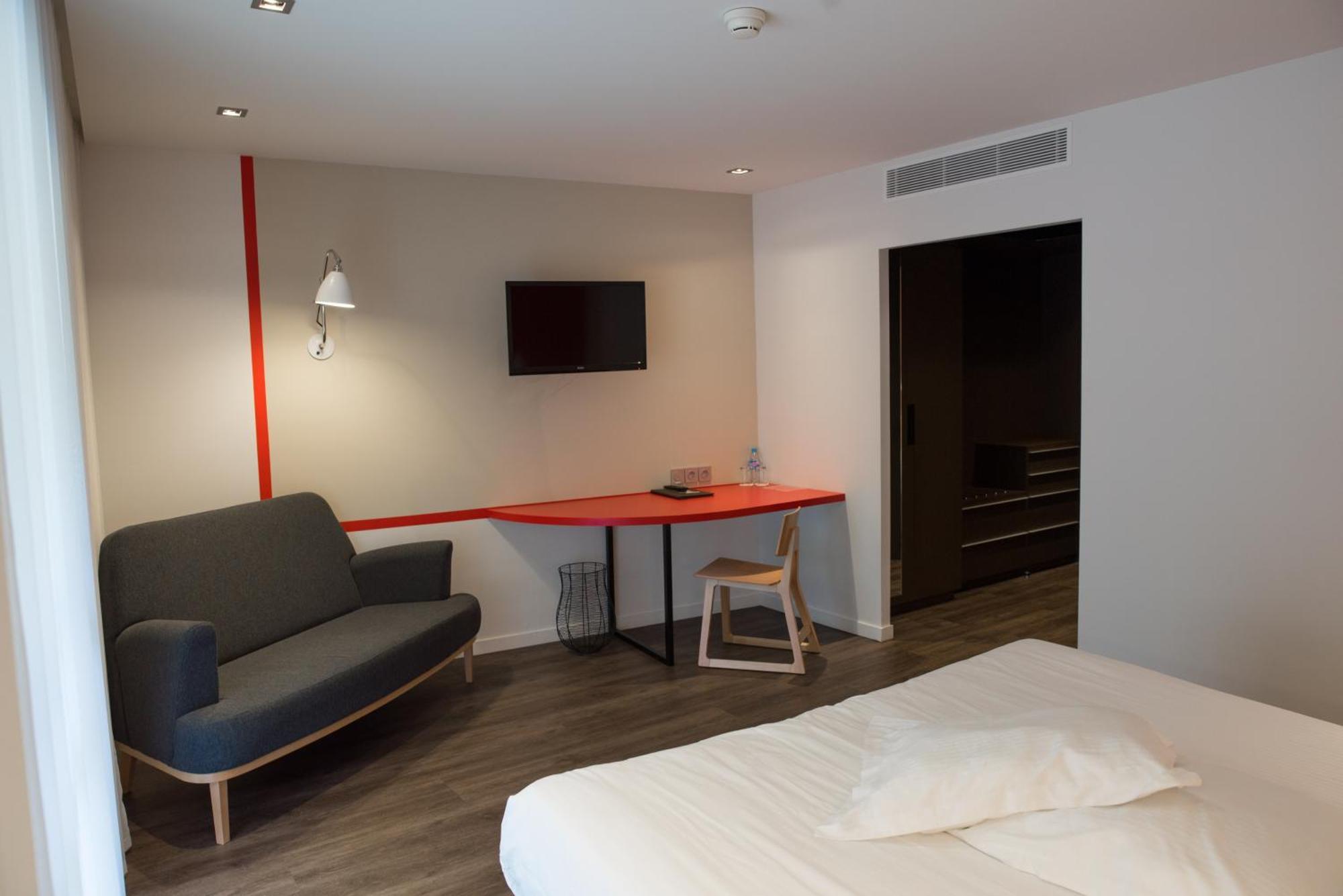 Logis Domaine Du Moulin Cavier Hotel Avrille  Bagian luar foto