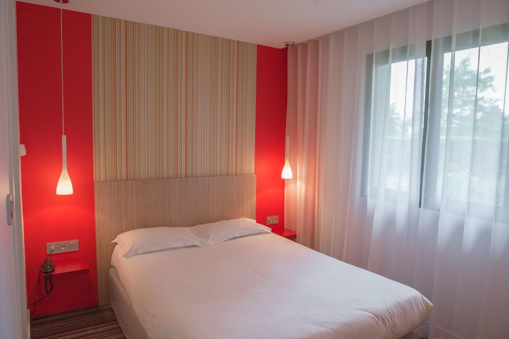 Logis Domaine Du Moulin Cavier Hotel Avrille  Bagian luar foto