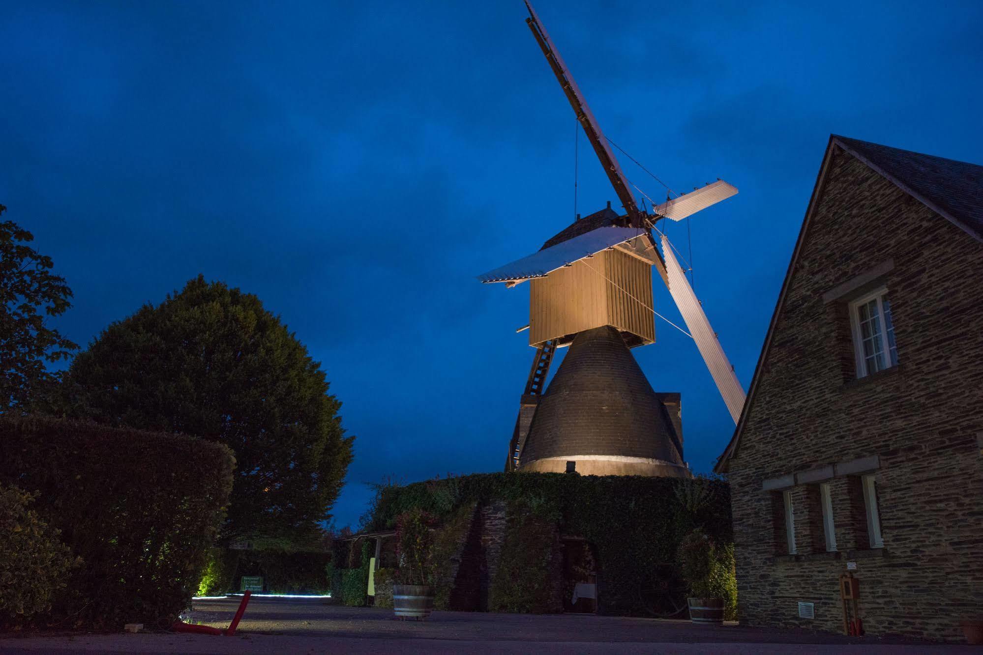 Logis Domaine Du Moulin Cavier Hotel Avrille  Bagian luar foto